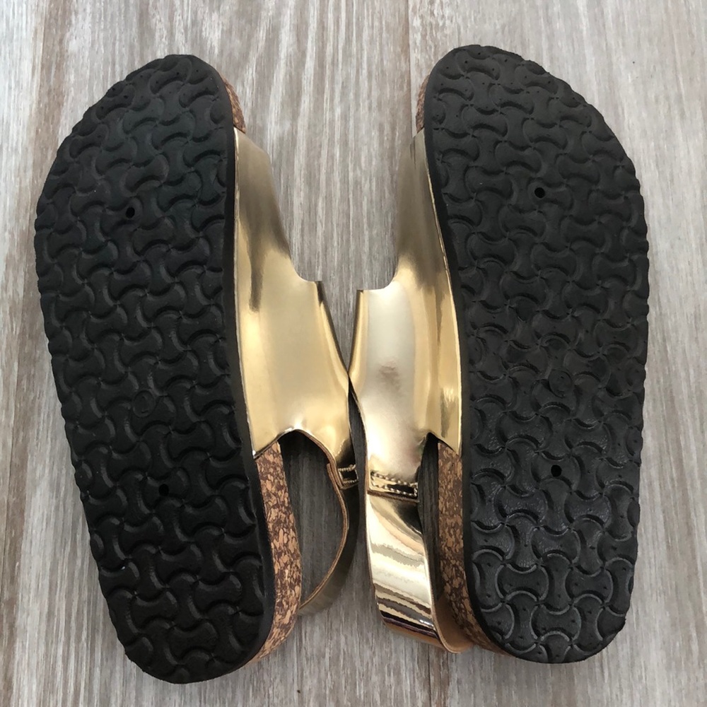 💖Girl’s Gold Sandals💖 - Picture 3 of 3